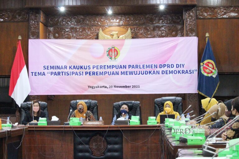 KPP-selenggarakan-Seminar-Partisipasi-Perempuan-Mewujudkan-Demokrasi-1-scaled