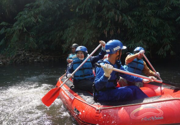 Menyusuri-Sungai-Ciliwung-Jadi-Momentum-Refleksi-Diri-Relawan-Human-Initiative-scaled