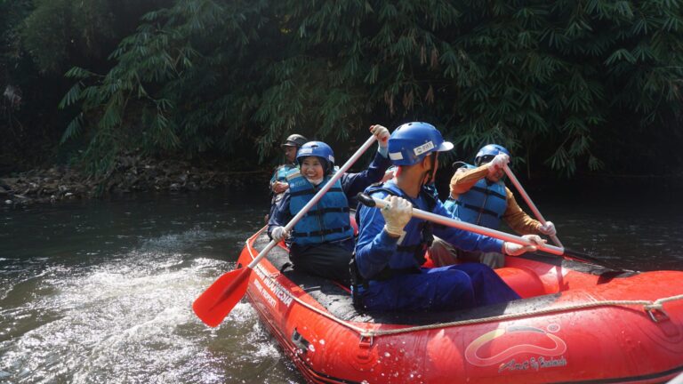 Menyusuri-Sungai-Ciliwung-Jadi-Momentum-Refleksi-Diri-Relawan-Human-Initiative-scaled