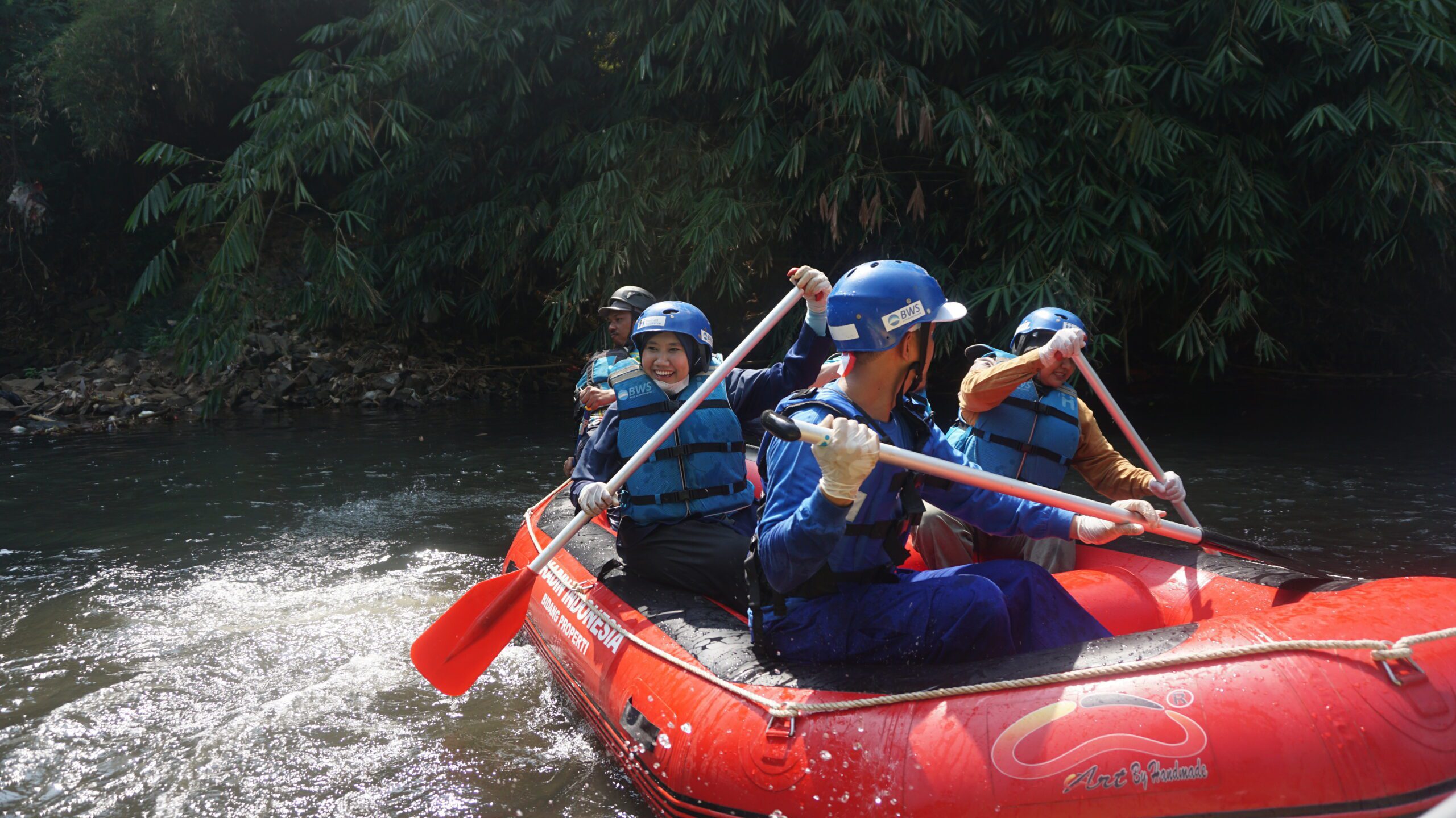 Menyusuri-Sungai-Ciliwung-Jadi-Momentum-Refleksi-Diri-Relawan-Human-Initiative-scaled